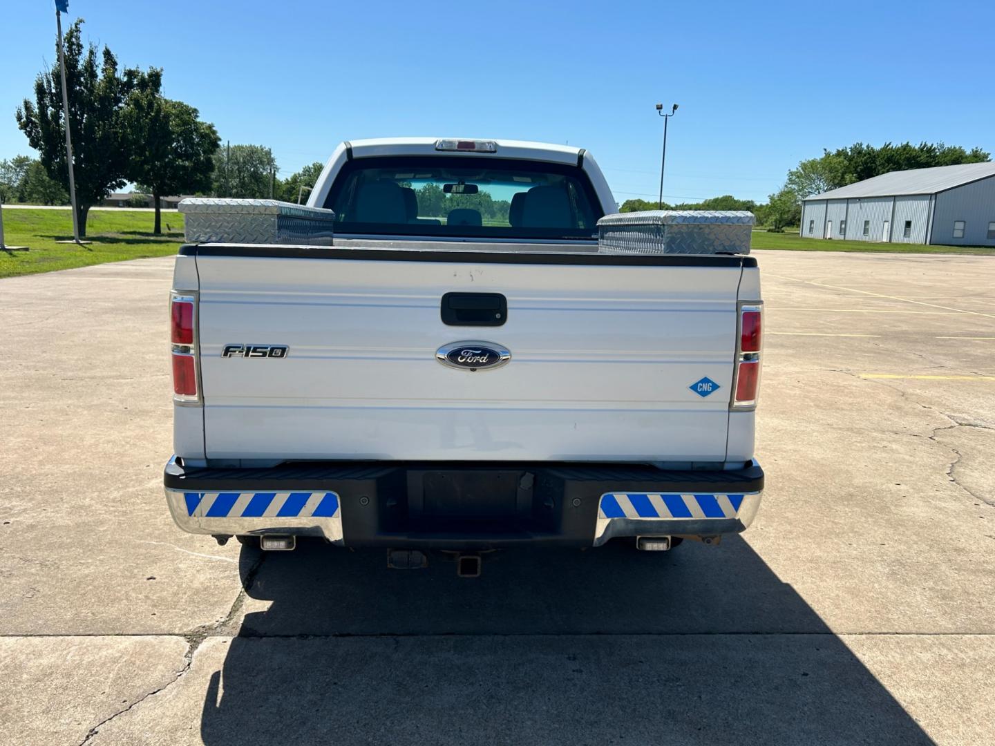 2014 White /Gray Ford F-150 XL SuperCab 6.5-ft. Bed 2WD (1FTEX1CM8EK) with an 3.7L V6 DOHC 24V engine, 6-Speed Automatic transmission, located at 17760 Hwy 62, Morris, OK, 74445, (918) 733-4887, 35.609104, -95.877060 - Photo#5